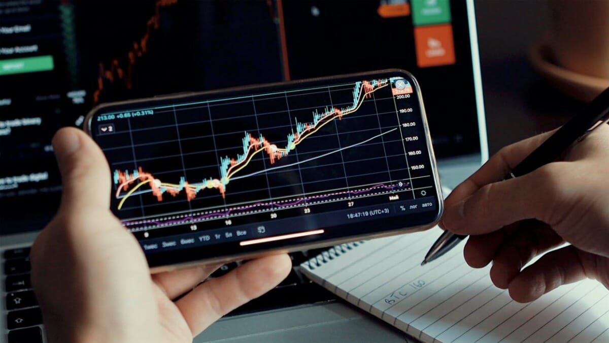 Bitcoin Holds Steady Near $119K Ahead of US Crypto Bill Vote